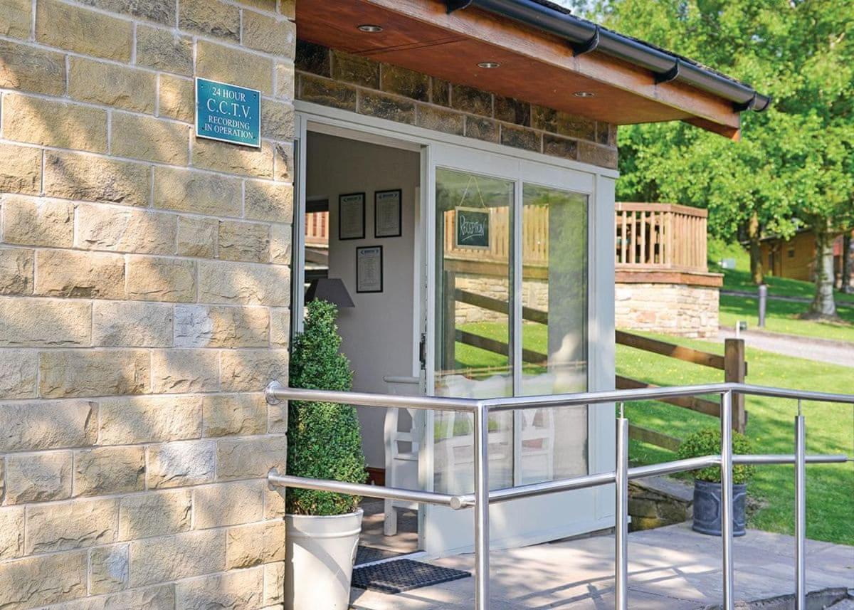 Charlesworth Lodges Glossop Eksteriør bilde